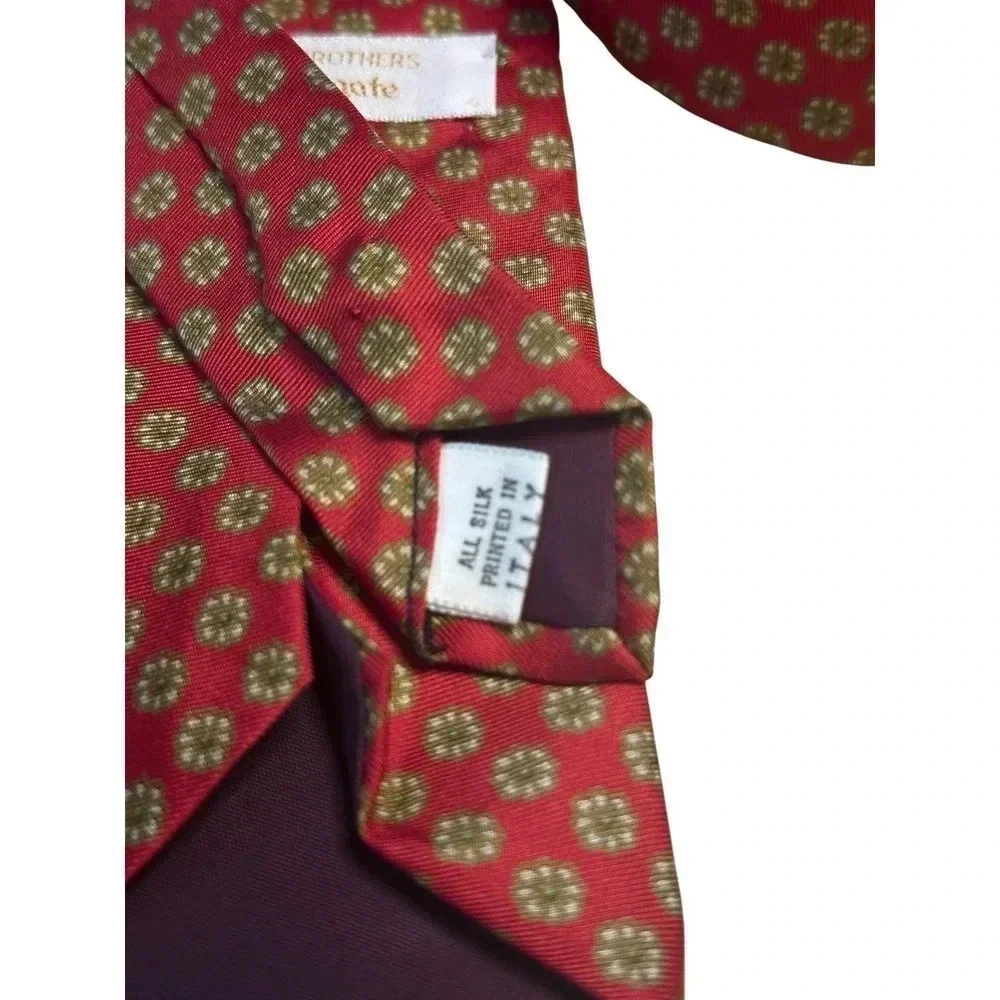 Brooks Brothers Men's Red Floral Pattern Silk Neckwear Tie